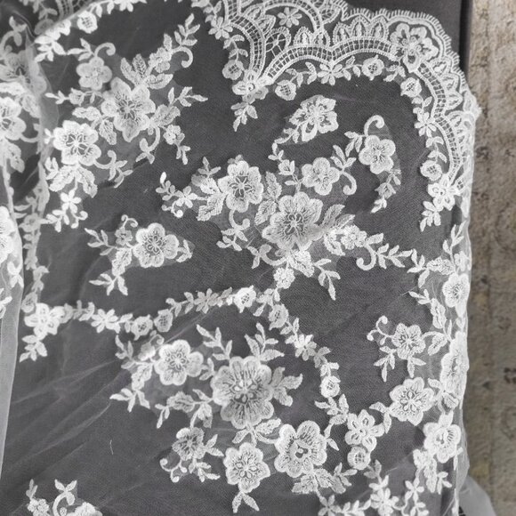 Wedding dress and veil - Picture 6 of 7